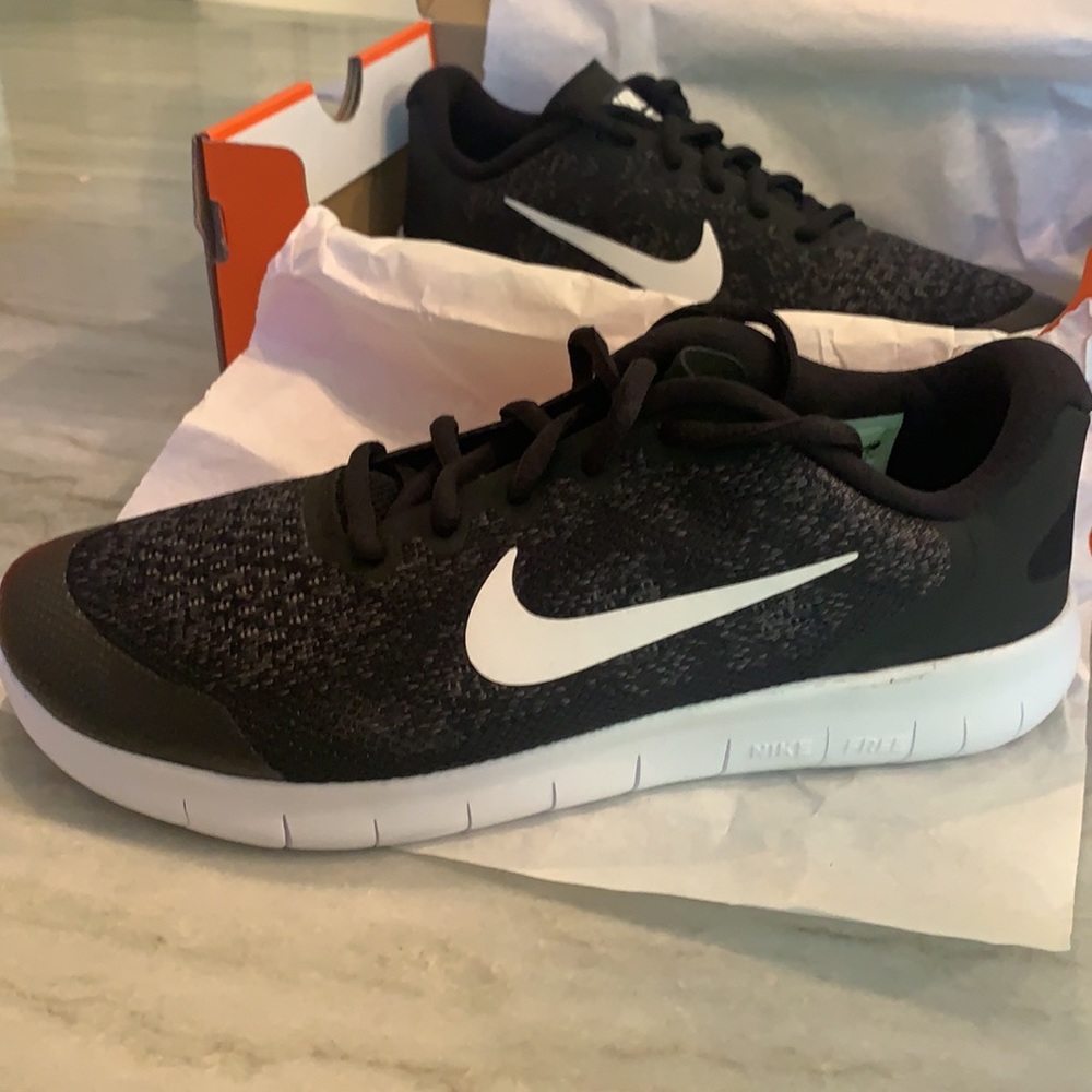 NikeFreeRun,NWOT, youth6 which is women7.5/8